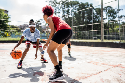 Marcio André Savi destaca a força e o talento que impulsionam o crescimento do basquete feminino no Brasil e no mundo.