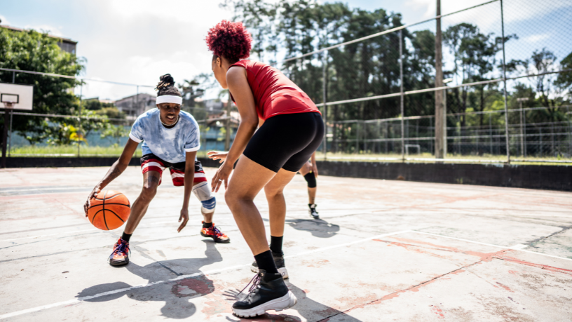Marcio André Savi destaca a força e o talento que impulsionam o crescimento do basquete feminino no Brasil e no mundo.