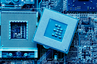 Microsoft desafia líderes do mercado de IA com entrada estratégica na corrida por chips avançados