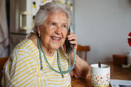 Tecnologia e envelhecimento saudável: como a inovação está transformando a qualidade de vida na terceira idade