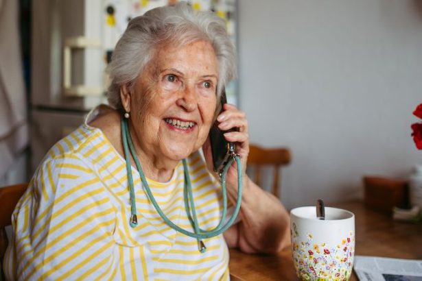 Tecnologia e envelhecimento saudável: como a inovação está transformando a qualidade de vida na terceira idade